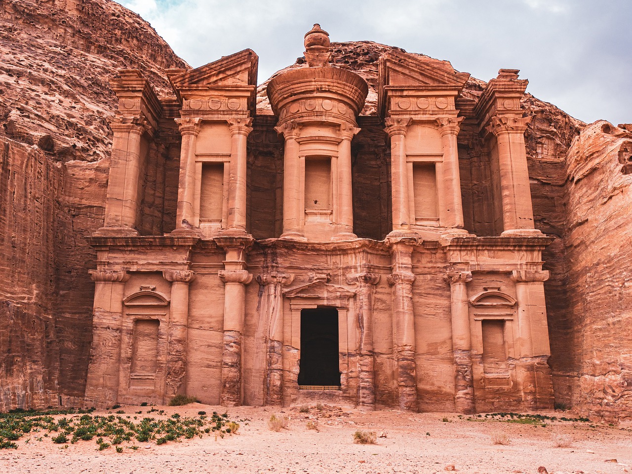 How Mobile Apps Are Enhancing Archaeological Education